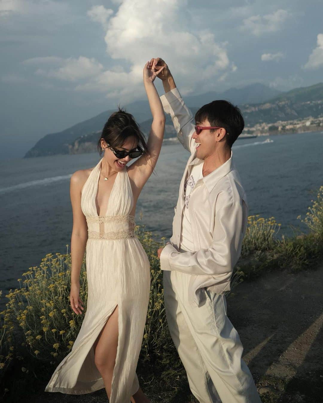 ウッラサヤー・セパーバンのインスタグラム：「ดีนะเตรียมชุดสวยไปทุกวันนนน 🫶🏼😆💃🏻#เห่อนิดหน่อย #รูปสุดท้ายแล้วจริงๆ」