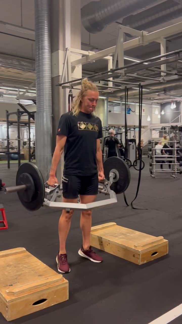 サラ・ショーストレムのインスタグラム：「💥🤩」