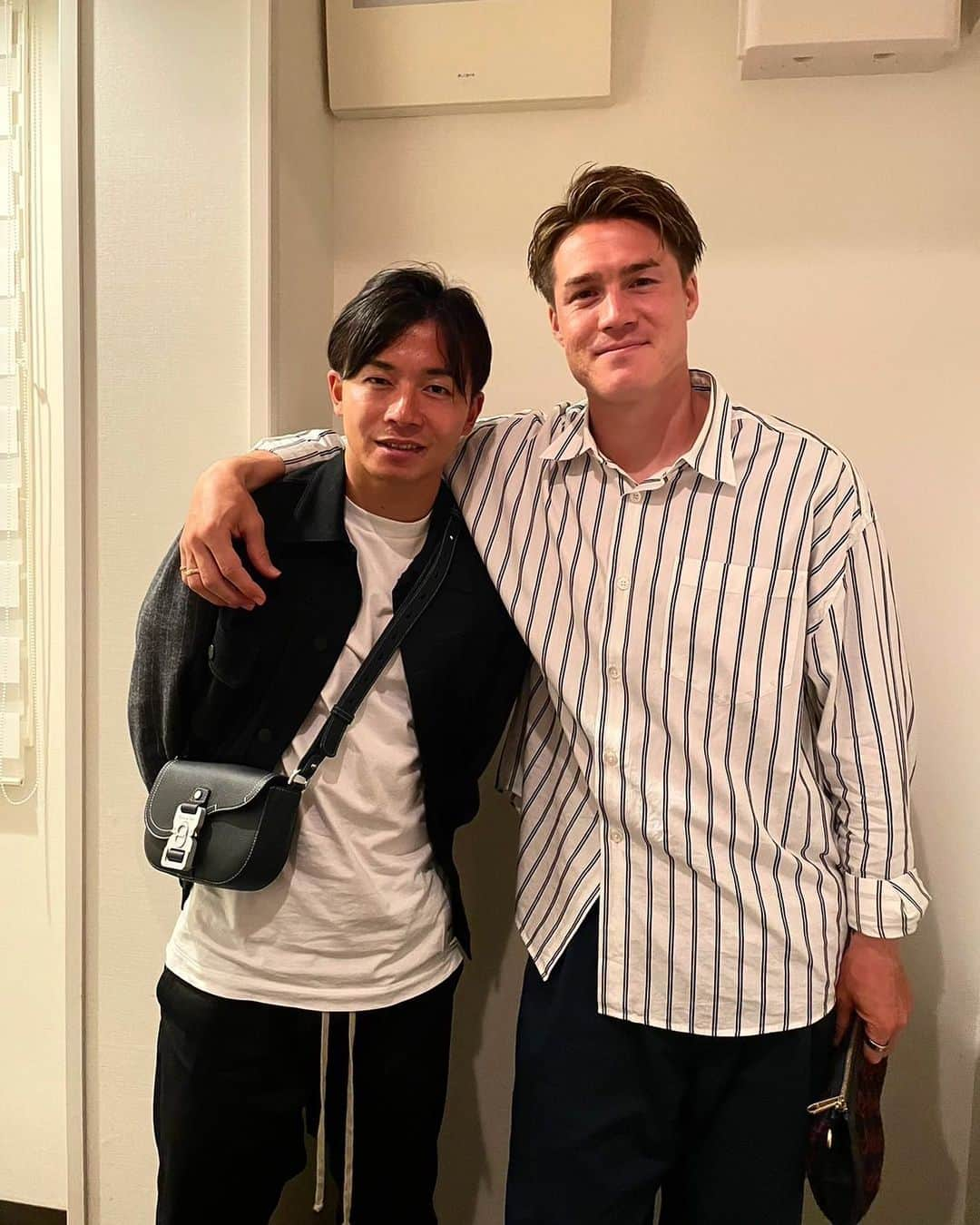 伊藤達哉のインスタグラム：「Sehr sehr schön wieder dich zu sehen mein große Bruder 🤝🏽  高徳君に会いに神戸⚓️ 何から何までありがとうございました！ また遊び行きます！」