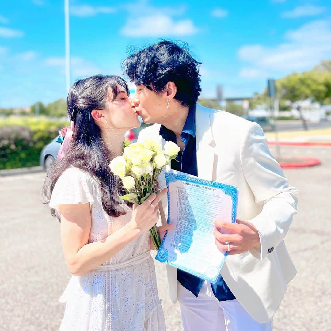 ヤマカイさんのインスタグラム写真 - (ヤマカイInstagram)「ネレアさんと結婚しました！ これまで本当に応援ありがとうございました😭  沢山の方の支えで 2人でやってくる事ができました！ これからは夫婦二人三脚で支えてくれた方々へ恩返しと  誰かの支えになれるように 尽力して参りますンゴ！ 改めて、ありがとうございました😭 . . . #結婚 #marriage  #ヤマカイ #ネレアさん #夫婦 #カップル #国際カップル #ありがとう」6月7日 20時48分 - yamakai_official