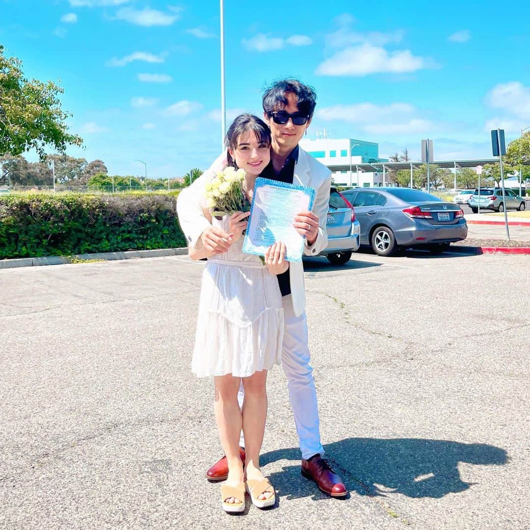 ヤマカイさんのインスタグラム写真 - (ヤマカイInstagram)「ネレアさんと結婚しました！ これまで本当に応援ありがとうございました😭  沢山の方の支えで 2人でやってくる事ができました！ これからは夫婦二人三脚で支えてくれた方々へ恩返しと  誰かの支えになれるように 尽力して参りますンゴ！ 改めて、ありがとうございました😭 . . . #結婚 #marriage  #ヤマカイ #ネレアさん #夫婦 #カップル #国際カップル #ありがとう」6月7日 20時48分 - yamakai_official