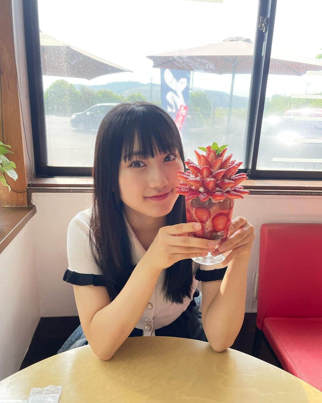 徳永羚海さんのインスタグラム写真 - (徳永羚海Instagram)「. 念願のいちごパフェ🍓✨       #いちご  #いちごパフェ  #いちごスイーツ  #徳永羚海 #真名井ばあちゃんのせせらぎレストラン  #鳥取県」6月7日 20時48分 - remi_tokunaga1001