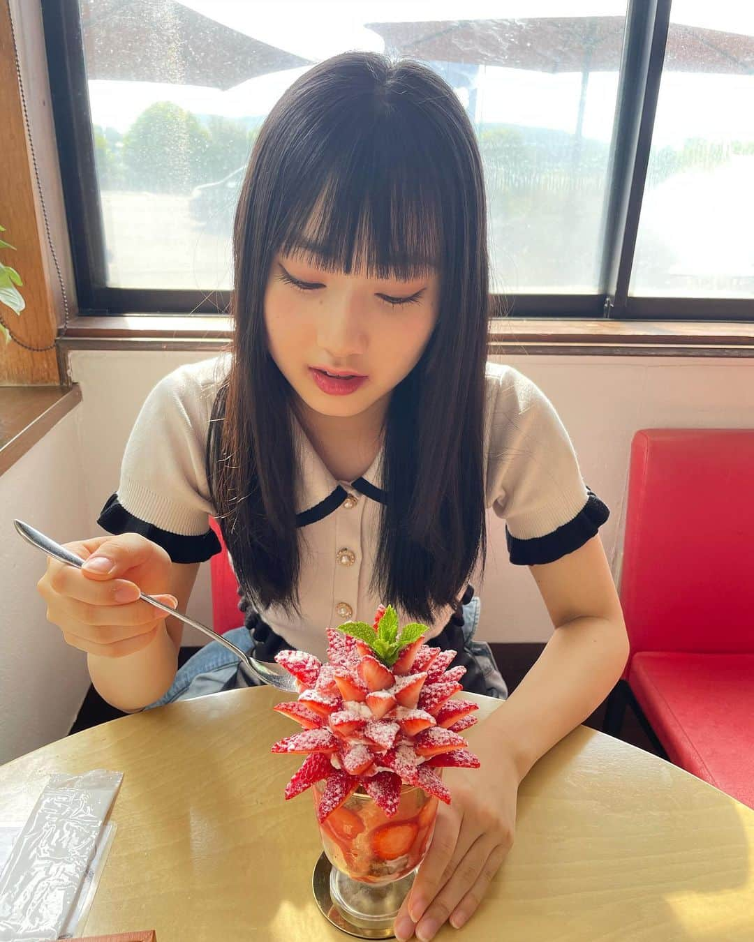 徳永羚海さんのインスタグラム写真 - (徳永羚海Instagram)「. 念願のいちごパフェ🍓✨       #いちご  #いちごパフェ  #いちごスイーツ  #徳永羚海 #真名井ばあちゃんのせせらぎレストラン  #鳥取県」6月7日 20時48分 - remi_tokunaga1001