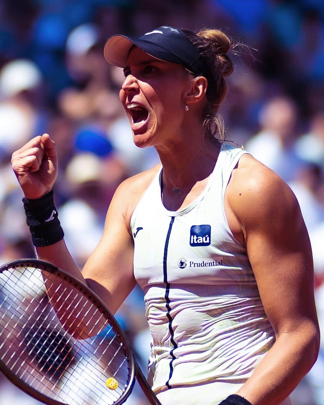 WTA（女子テニス協会）のインスタグラム：「BELIEVE IN BIA   @biahaddadmaia defeats Jabeur 3-6, 7-6(5), 6-1 to cement her spot in the final four!   #RolandGarros」