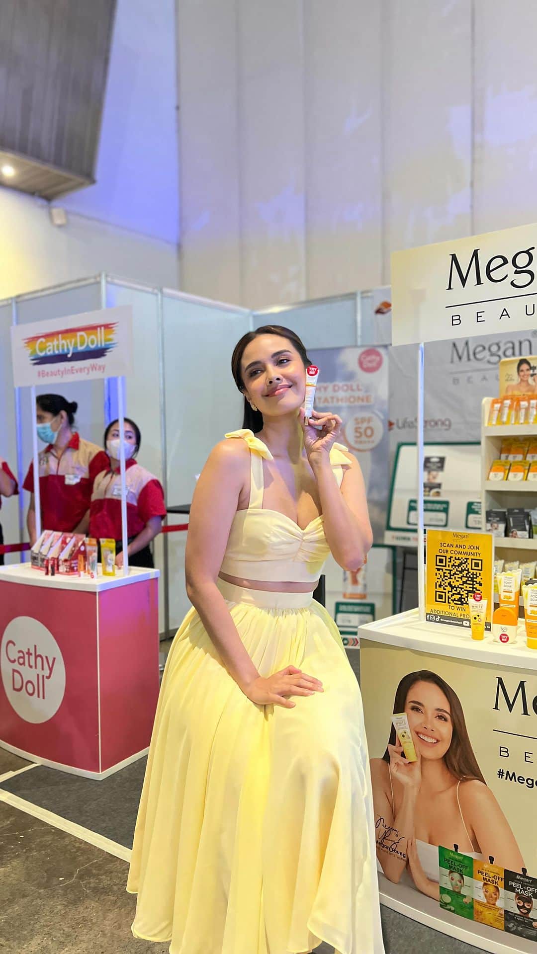 ミーガン・ヤングのインスタグラム：「I’ve got some new skincare favorites ✨ sa sobrang favorite ko nga, napapadami ako ng lagay hahahah! But jokes aside, I’ve been lovin’ these new products from @meganbeautyph 😉 Available at Watsons and SM Beauty section nationwide. #MeganBeautyPH #MeganBeautyWorld #MeganIsBeauty #ASummerToRememberWithMegan #WatsonsPH」