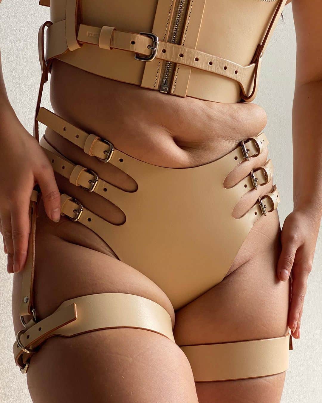 フリートイリヤさんのインスタグラム写真 - (フリートイリヤInstagram)「Valentina wearing the Zip Bodice, Full Suspender Harness & Cage Thong in natural. #fleetilyalingerie」6月7日 20時56分 - fleetilya