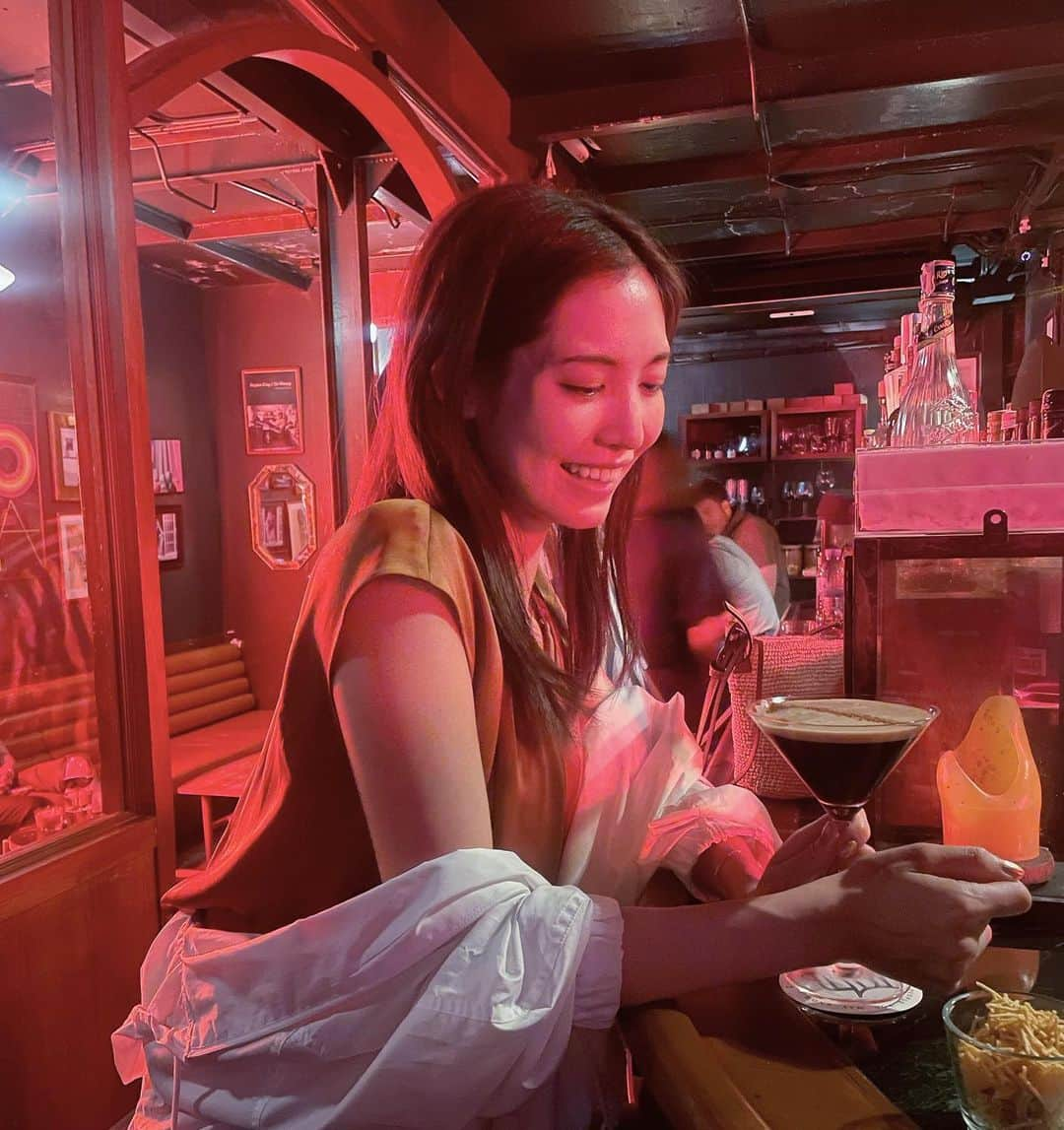 𝐴𝑁𝑁𝐴さんのインスタグラム写真 - (𝐴𝑁𝑁𝐴Instagram)「bangkok nighttt🇹🇭❤️ . シティボーイ＆ガールたちにローカルなお洒落バー たくさん連れてってもらったときの🍸楽しかったな〜〜 まだまだ写真がいっぱい🤳笑 . ゆるくて平和であっつい気候がとても合ってる。笑 他人を気にしない海外な感じも合ってて好き〜〜 ので、そのうち住んでるかもしれません。笑 . . #バンコク #タイ #バンコク旅行 #モデル #海外旅行 #bangkok #thailand #bangkoknightlife #bangkokfood #japanesemodel #thailandtrip #กรุงเทพฯ #泰國 #曼谷 #태국 #방콕」6月7日 20時57分 - annas_insta_88