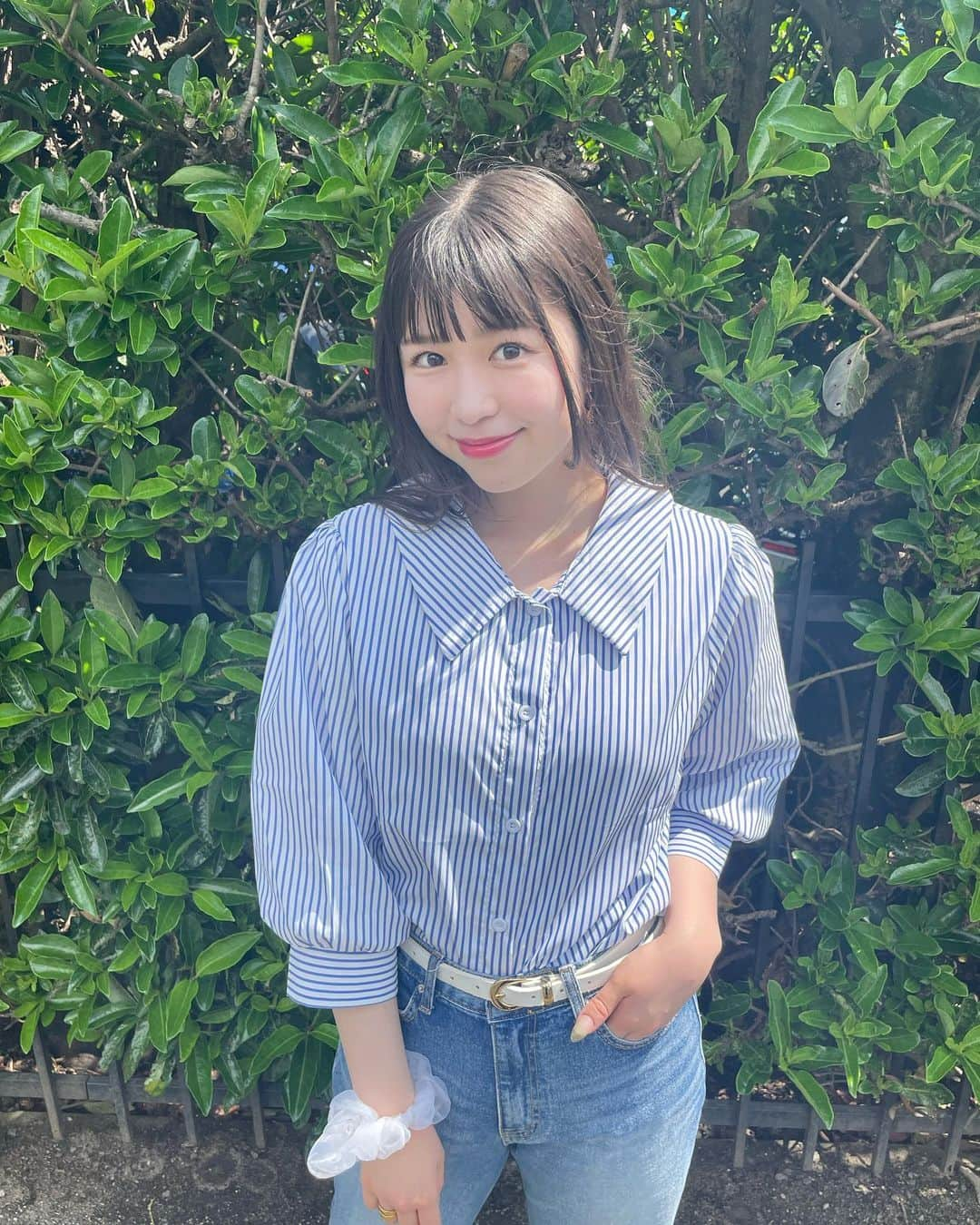 町田恵里那のインスタグラム：「☁︎☽ こ の シ ャ ツ 、袖 が パ フ に な っ て て 形 が 可 愛 い 〜〜🥛🎀 ⁡ ⁡ ラ フ に 着 れ る け ど こ れ 一 枚 で お 洒 落 さ ん に な れ そ う ！(^з^) -★ ⁡ ⁡ ⁡ 大 学 コ ー デ で も 大 活 躍 す る 気 が す る 🎶♡ ⁡ ⁡ ⁡ ⁡ ⁡ ⁡ ⁡ ⁡ ⁡ ⁡ ⁡ ⁡ ⁡」