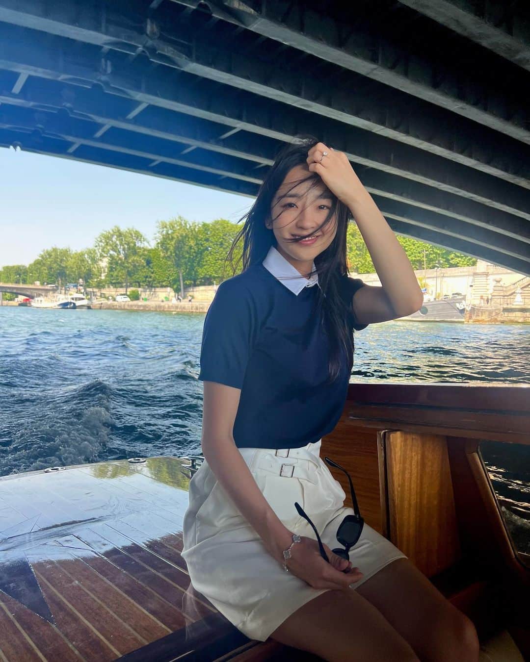 ソン・ヨンジェのインスタグラム：「Loving different views of Paris💫」