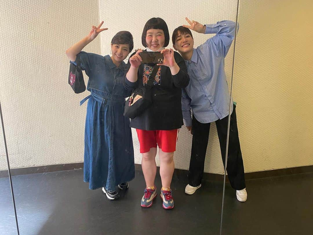 前田まみのインスタグラム：「AI★SANA★MAMI  藍ちゃん座長のトークイベント 7/8(土)17:45~ ZAZAPOCKE’S 可愛いおかあちゃんポスター🧑🏻‍🦱🫶🏻🤍  早苗の小泉夫妻初イベント 7/17(月)19:30~ YES THEATER FANY吉本でチケット購入して頂いた方のみ、引き出物プレゼント🎁←本格的🤣  🤗皆さま、ぜひ！！！  そして6/17(土)18(日)の森田さん＆けんたくんのセカンドシアター新喜劇、ネタバトルもぜひ遊びに来てください☺️    #酒井藍  #金原早苗  #前田まみ  #わがまま気のまま藍のトーク   #小泉夫妻のお・も・て・な・し  #セカンドシアター新喜劇  #ネタバトル」