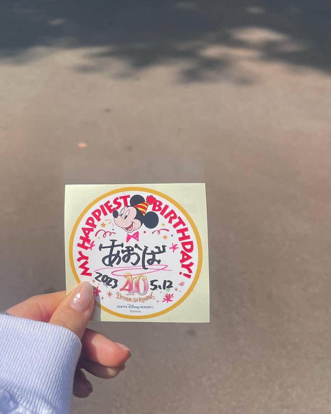 のインスタグラム：「☺︎ デイジーパイセンの完璧なポージング、かわいすぎる、、、🌼🩵  #disney #disneysea  #ディズニー #ディズニーシー」