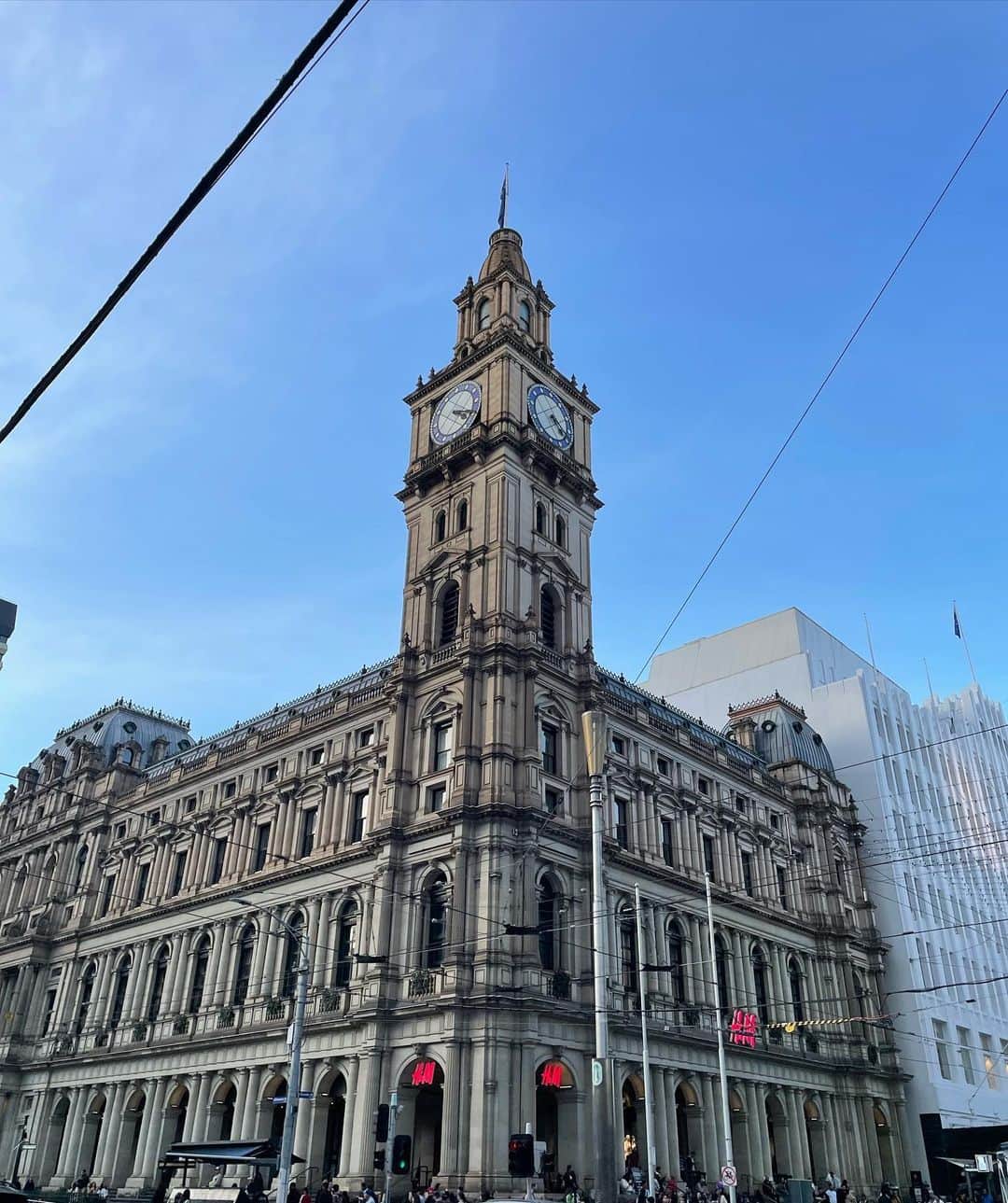 小林恵月さんのインスタグラム写真 - (小林恵月Instagram)「・ MelbourneのH&Mは規模がレベチでした🫨🩷👍 さすがアートの街。メルボルン。」6月7日 21時09分 - ezuki_kobayashi