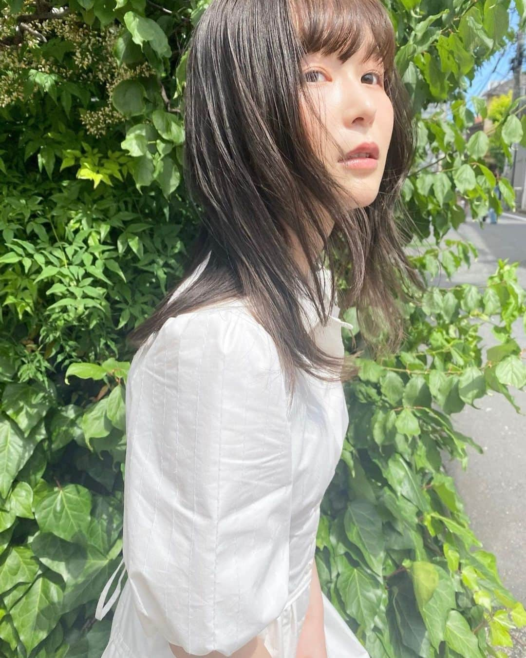 久保瑠佳さんのインスタグラム写真 - (久保瑠佳Instagram)「💄🌿🤍🪽」6月7日 21時10分 - lapisful