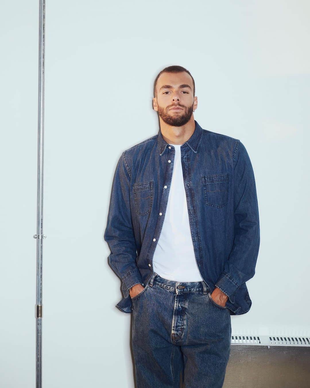 グレゴリオ・パルトリニエリのインスタグラム：「@greg_palt wearing #RobediKappa’s jeans collection. Visit robedikappa.com and discover the essence of iconic #RdiK urban style.」