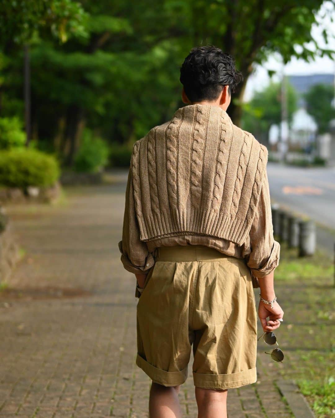 Shuhei Nishiguchiさんのインスタグラム写真 - (Shuhei NishiguchiInstagram)「"Summer Relaxing Vibes"◀︎◀︎◀︎7pics 夏日の今日は短パン解禁しました。 東京はまだ梅雨入りしてませんね。  【ITEM】 Shirt： @poloralphlauren  Knit： @poloralphlauren  T-shirt： @beams_f  Shorts： vintage military Sandals： @hermes  Watch： @cartier 80's Eyewear： @matsudaeyewear   #beamsf #effortlesschic #classicmenswear #vintagewatch #vintagefashion #mensweardaily #spezzatura #ootdmen」6月7日 21時22分 - shuhei_nishiguchi