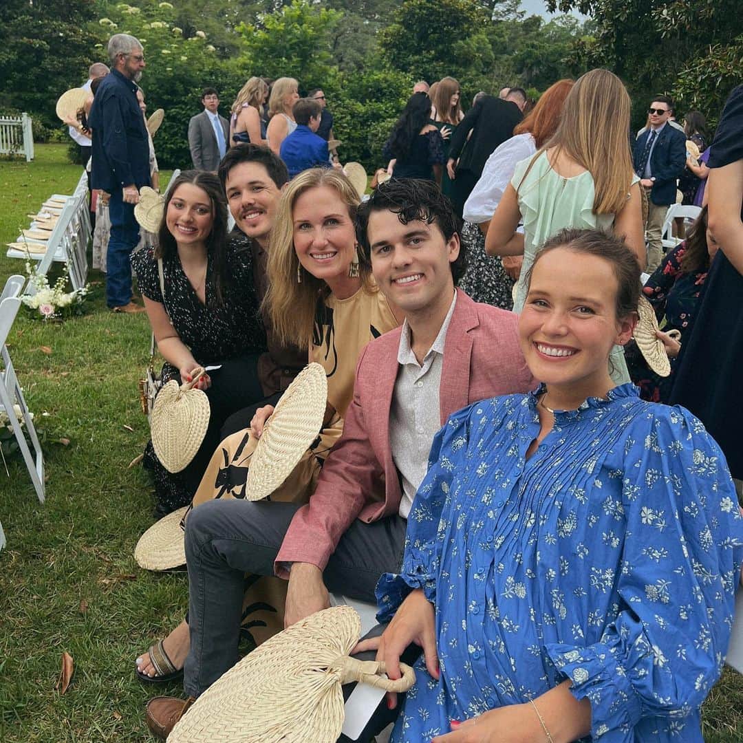 コリー・ロバートソンのインスタグラム：「We LOVED celebrating our sweet niece getting married!  Lily, you were a stunning bride!! @jessicaduckwife how are our girls so grown 🥹」