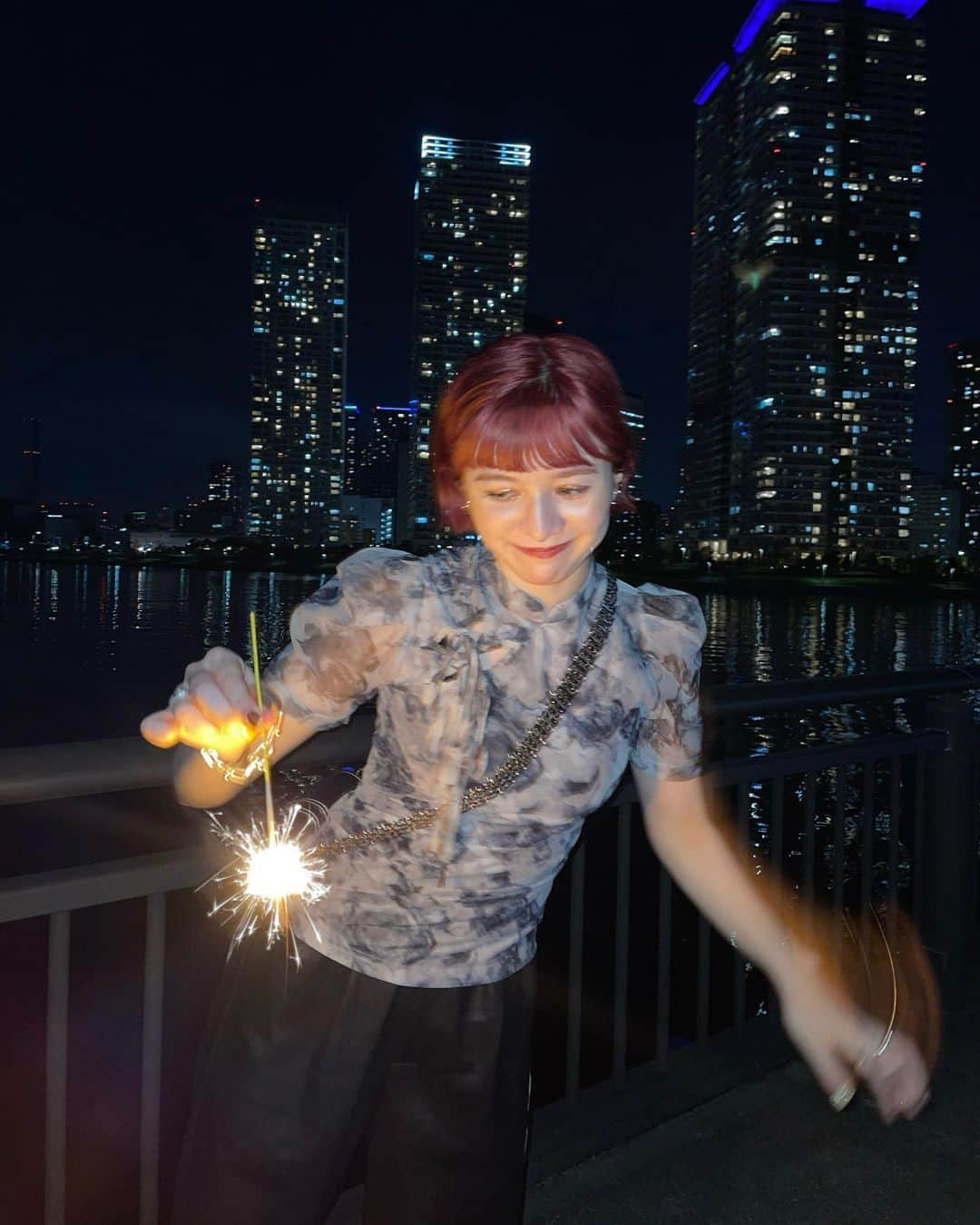 ガーダオ・メラニーさんのインスタグラム写真 - (ガーダオ・メラニーInstagram)「🌃🌟💫 もうすぐ夏です🕯」6月7日 21時26分 - melaniegrdt