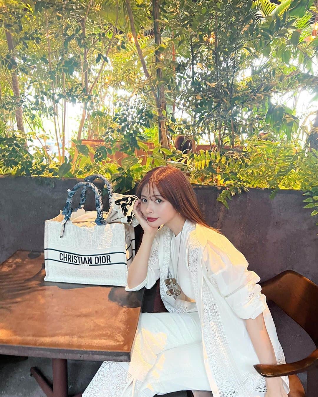 得あゆのインスタグラム：「今色々と準備してて、めまぐるしい毎日☕️ みんなに良いお知らせできますように！  本日もお疲れ様でしたぁぁぁぁ！  ・ ・ ・ ・ ・ ・ ・ ・ ・ ・ ・ ・ ・ ・ ・ ・ ・ ・ ・ ・ #表参道#表参道カフェ#表参道ランチ#表参道グルメ#表参道カフェ巡り#カフェ巡り#東京カフェ#青山カフェ#青山ランチ#白コーデ#ホワイトコーデ#前髪#前髪カット#髪質改善ストレート#観葉植物#アラサーコーデ#セットアップ#パンツコーデ#ママコーデ#ママライフ#お知らせ#カフェランチ#setup#omotesando#omotesandocafe#梅田カフェ#梅田ランチ#女子会#美肌ケア#美白ケア」