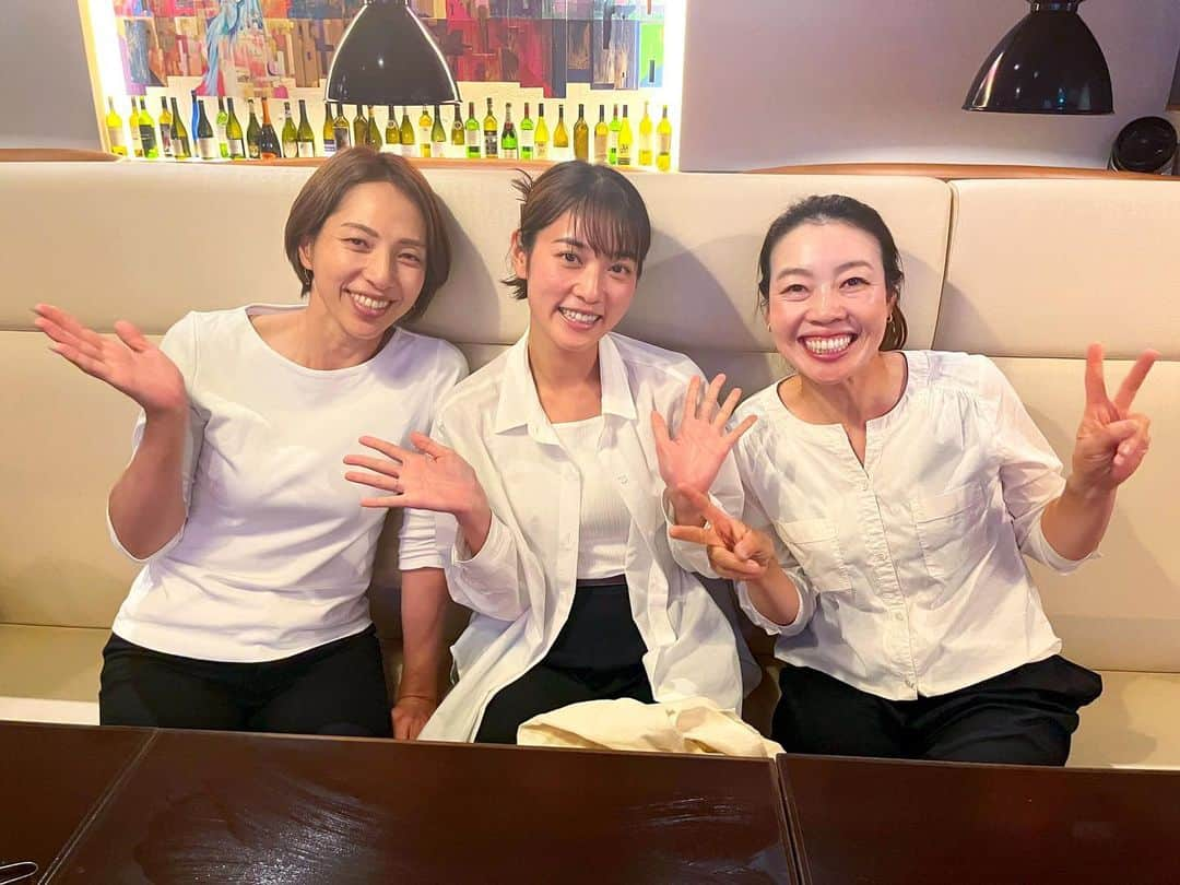 林恵理さんのインスタグラム写真 - (林恵理Instagram)「3人で示し合わせたんか！ ってくらい服装丸かぶり🤣笑  お二人は明日から始まる『ルートインカップ 上田丸子グランヴィリオレディース』に出場されるので、上田に来てくれましたー！✨　 久々にお会いできて嬉しい☺️  西山さん、佐藤さん！ 頑張れ〜！✨ . . #西山ゆかり さん #佐藤靖子 さん #チームセリザワ #プロゴルファー #ルートインカップ #ルートインカップ上田丸子グランヴィリオレディース #上田丸子 #信州上田観光大使 #上田市 #nagano #uedacity」6月7日 21時39分 - eri_rin.215