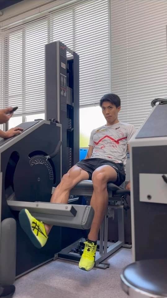 山縣亮太のインスタグラム：「※ある日のリハビリの記録 Jump 135cm Leg extension iso 120lb 45s Calf raise 70kg  #SEIKO #ASICS」