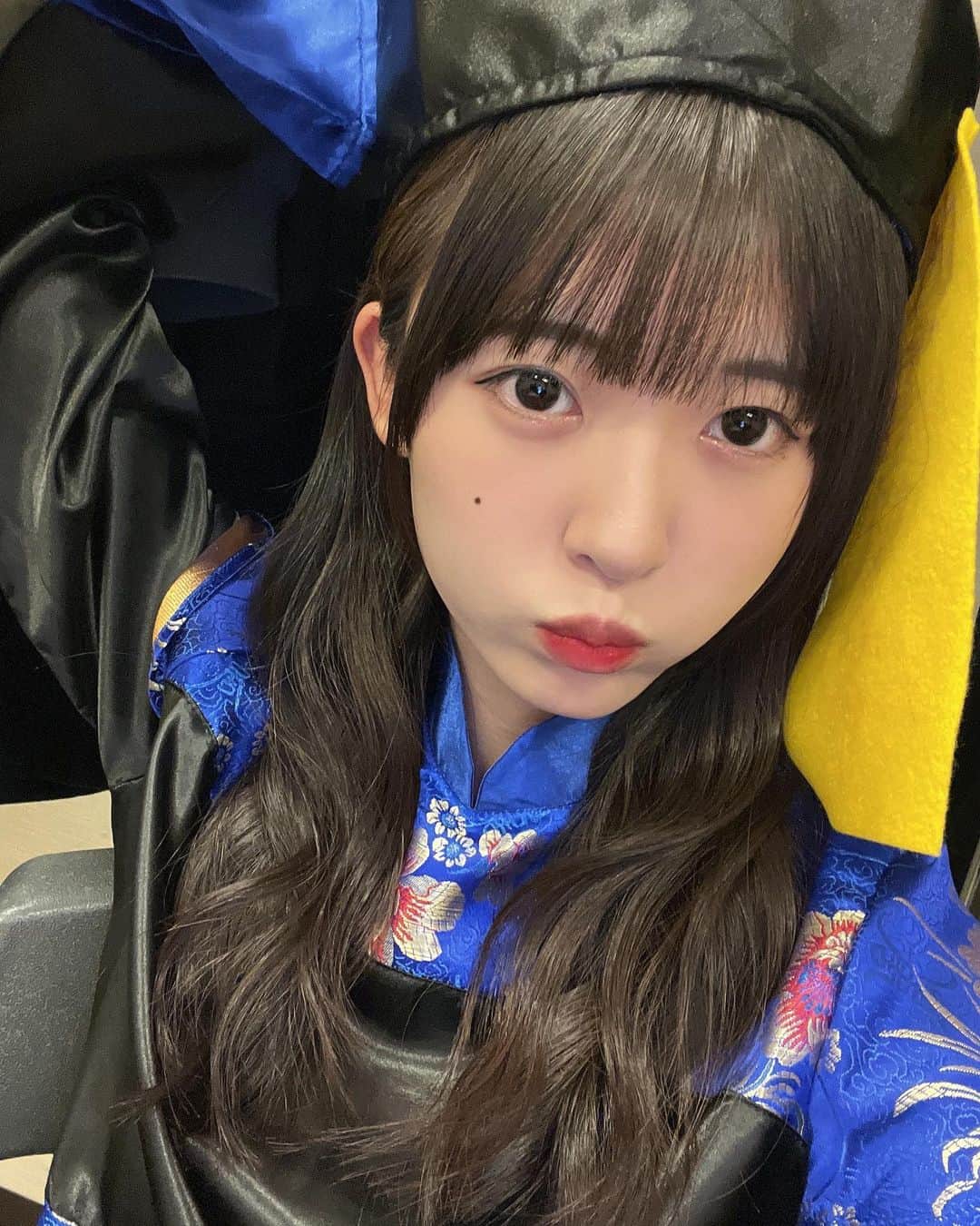 橋本美桜のインスタグラム：「載せていなかったやる気のないキョンシーを消化。⁡ ⁡ ⁡ ⁡ #アイドル #IDOL #偶像 #パッツン前髪 #ロングヘア  #黒髪 #黒髪ロング #巻き髪 #キョンシー #コスプレ #ootd」