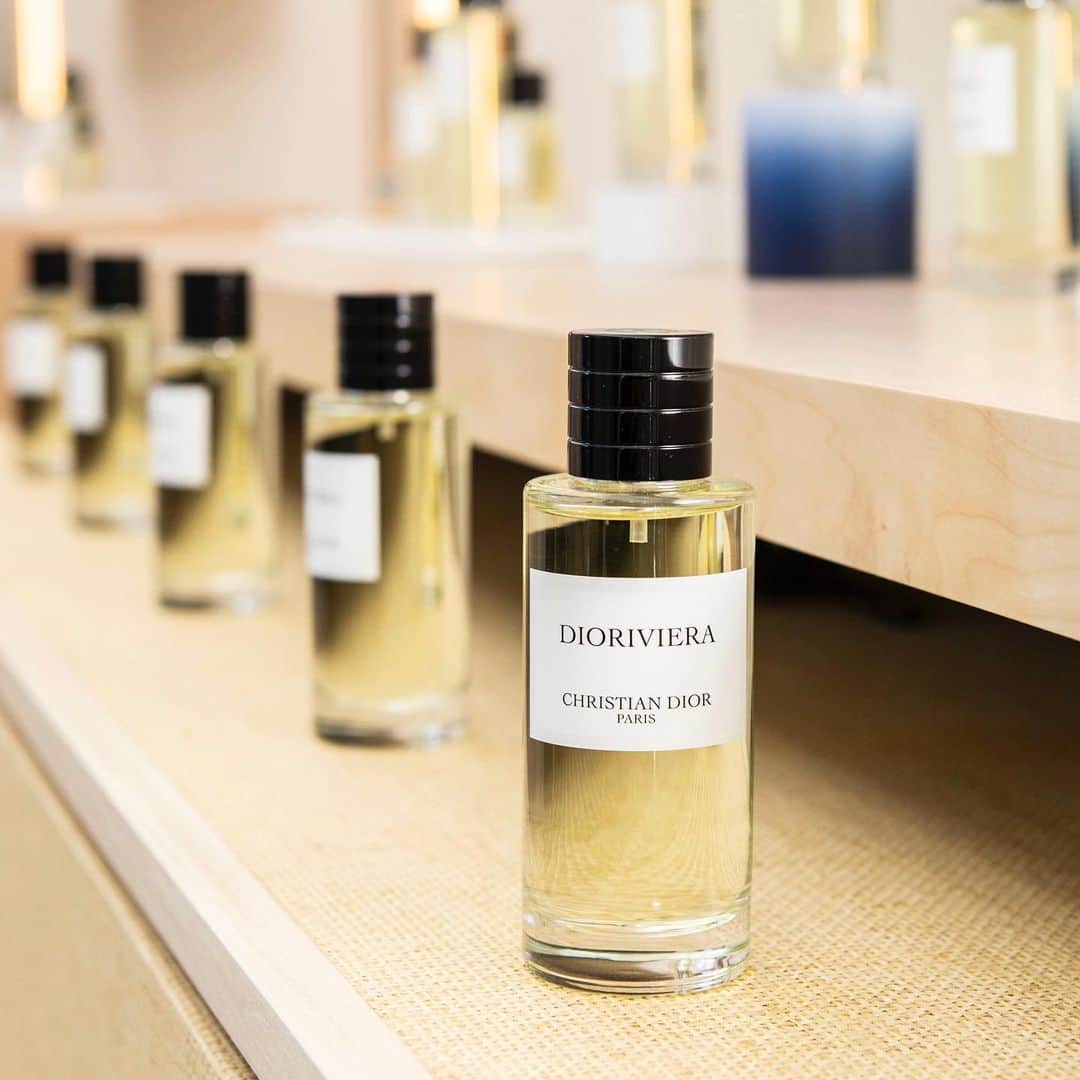 月山京香さんのインスタグラム写真 - (月山京香Instagram)「. @DIORBEAUTY から新しくLE JARDIN DIORIVIERAの 香りが登場します。  ラグジュアリーな空間にローズとイチジクの 優雅な香りが広がっていて、とても楽しめました☺︎ 夏にぴったりの香りを是非。🌊🌊  #diorbeauty #ルジャルダンディオリビエラ  #LEJARDINDIORIVIERA」6月7日 21時55分 - i_am_kyoka_yade