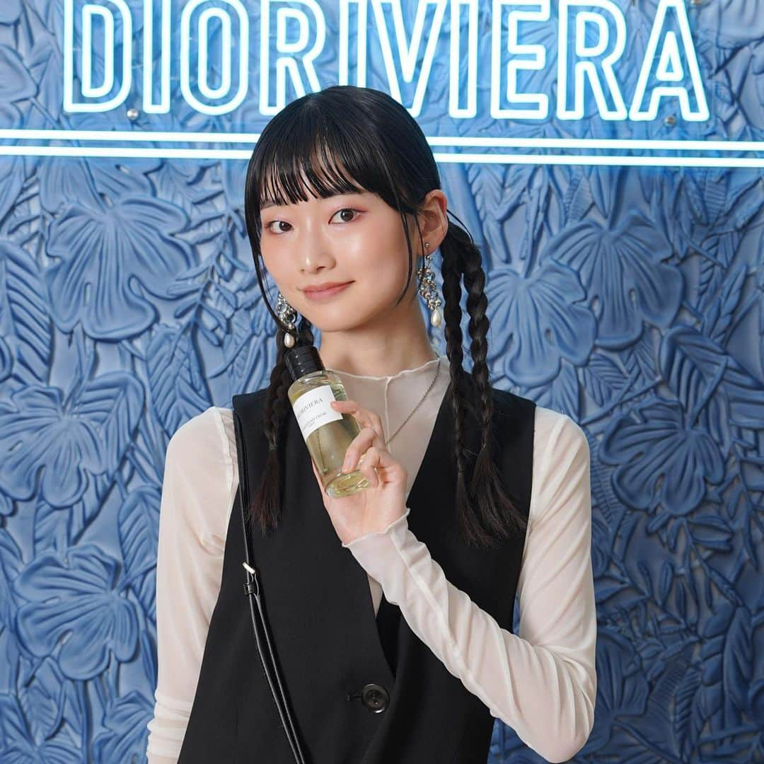 月山京香さんのインスタグラム写真 - (月山京香Instagram)「. @DIORBEAUTY から新しくLE JARDIN DIORIVIERAの 香りが登場します。  ラグジュアリーな空間にローズとイチジクの 優雅な香りが広がっていて、とても楽しめました☺︎ 夏にぴったりの香りを是非。🌊🌊  #diorbeauty #ルジャルダンディオリビエラ  #LEJARDINDIORIVIERA」6月7日 21時55分 - i_am_kyoka_yade