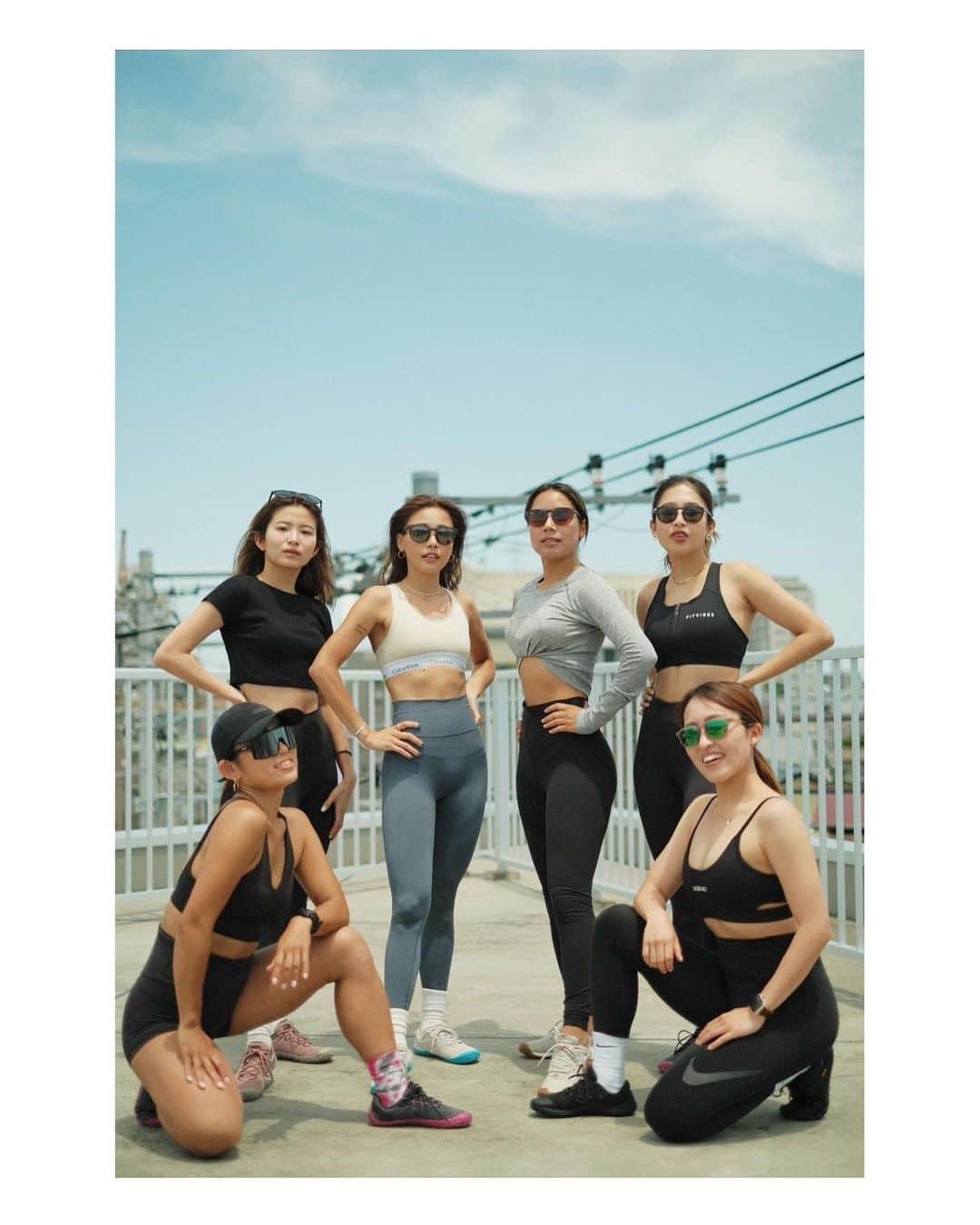のインスタグラム：「morning work out🧉  朝からみんなでfitnessしたよ♡ ひぃさんはだれよりもトレーニング参加してくれました！ たくさん写真撮ってくれてて🥲♡ ｱﾘｶﾞﾄｳｺﾞｻﾞｲﾏｽ。  軽くて運動しやすさ満点な @merrell_japan のシューズと 運動してもなかなか外れない @oakleyjapan のサングラスは 最高に大活躍してくれましたよっと♡  そんなトレーニング風景をお届けします。笑 天気よすぎるお外でのトレーニングは幸せだ☻💕  photo by @koheiii0108  ﾐﾝﾅｱﾘｶﾞﾄｳ😈 @momoca.1129 / @mayuri_158cm / @nina_abokado  #workout #chigasaki #oakley #merrll #fitnesslife」