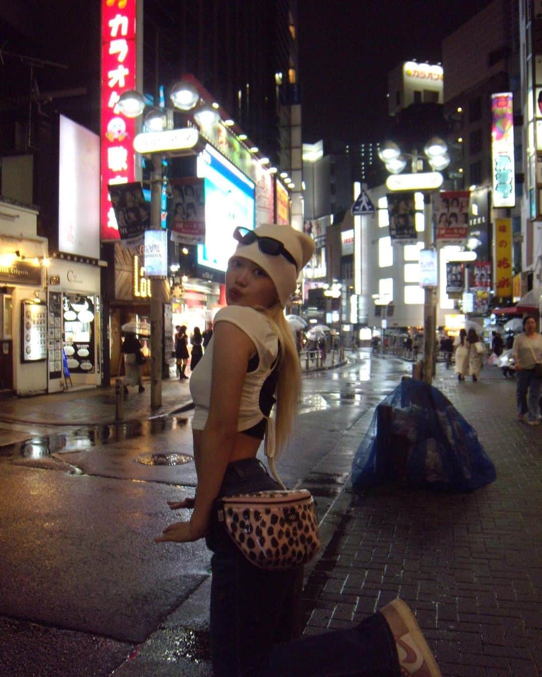川端結愛さんのインスタグラム写真 - (川端結愛Instagram)「雨の日の渋谷は、なにか映画が始まりそうで、これはこれで好きです！超寒かった！」6月7日 21時57分 - yumepote_df_14