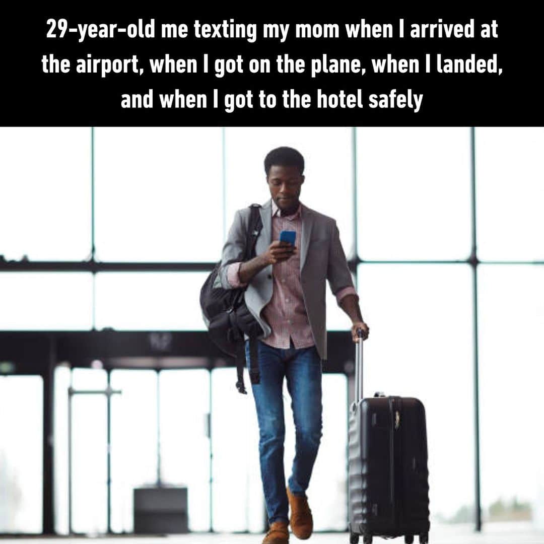 9GAGさんのインスタグラム写真 - (9GAGInstagram)「as I should  - #parents #mom #traveling #airport #safety #texting #memes #9gag」6月7日 22時00分 - 9gag