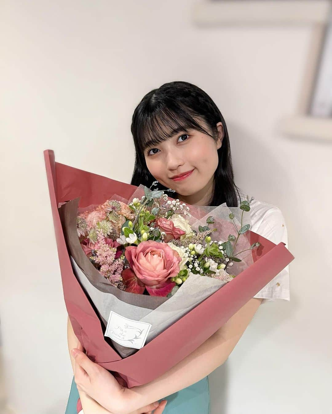 西田汐里さんのインスタグラム写真 - (西田汐里Instagram)「💐  今日20歳になりました！ いつも応援ありがとうございます😊  これからもよろしくお願いします🌟  #beyooooonds #西田汐里 #20歳 #20thbirthday」6月7日 22時01分 - shiori_nishida.official