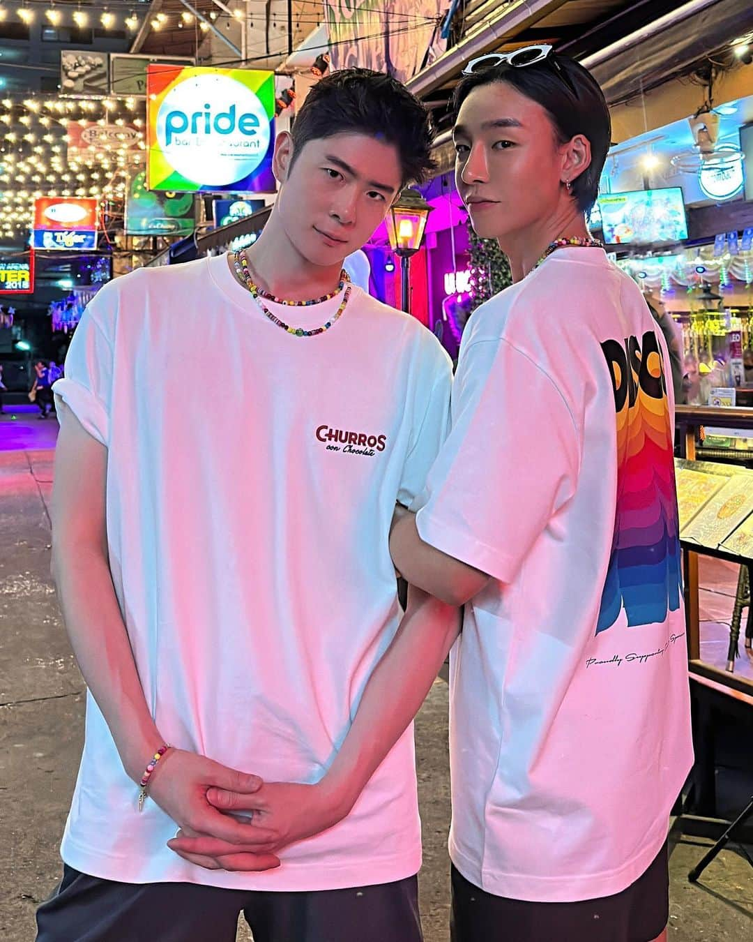 タイキさんのインスタグラム写真 - (タイキInstagram)「@cosstores 🙏💕  プライド月間を記念して、LGBTQIA+コミュニティ出身の４つのクィアクラブとのコラボレーションによる限定デザインのカプセルコレクション😍🌈  タイの夜にもピッタリでした☺️🪩✨  LGBTQIA+コミュニティ及び支援団体のサポートを目的とした本プロジェクトの売り上げの100%は、LGBTQIA+の人権保護を推進する団体であるNijiiro Diversityへ寄付される予定です🙏✨  #COSJapan @cosstores_jp @cosstores」6月7日 22時01分 - taiki_jp