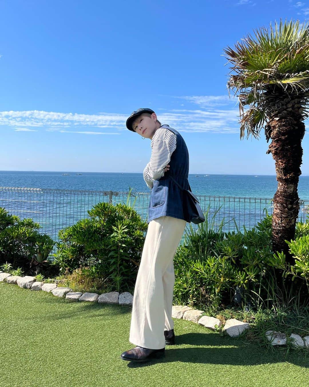 石原知哉のインスタグラム：「もうそろそろSummerですね🌞🌴🌺✨ その立ち姿何様〜言うてなっ」