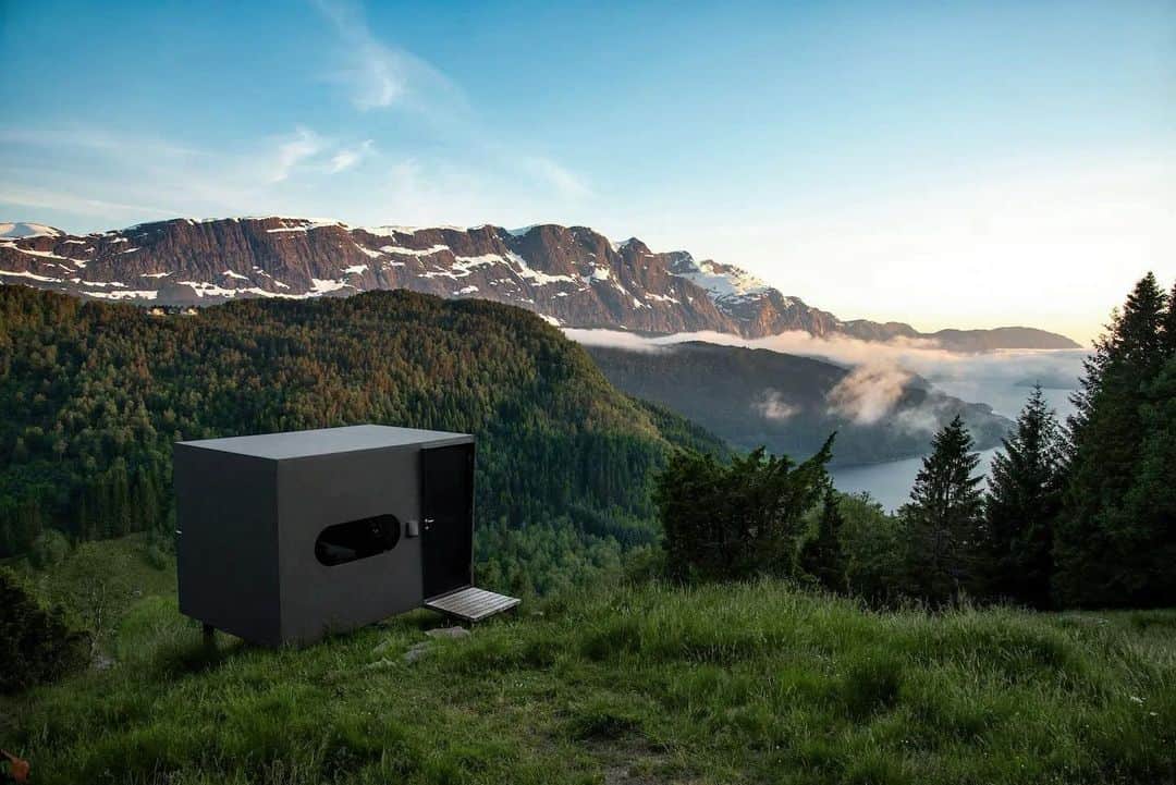 のインスタグラム：「Take a deep breath in the Norwegian countryside.」