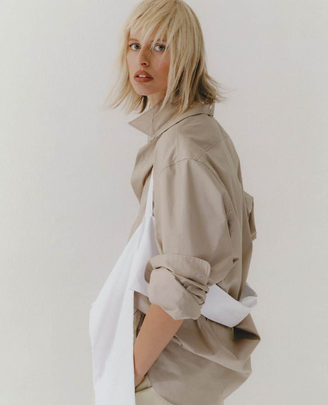 ヒューゴボスさんのインスタグラム写真 - (ヒューゴボスInstagram)「BOSS ambition. #KarolinaKurkova dominates the pages of Vogue Czechoslovakia in stunning top-to-toe looks from our collection #BeYourOwnBOSS」6月7日 22時09分 - boss