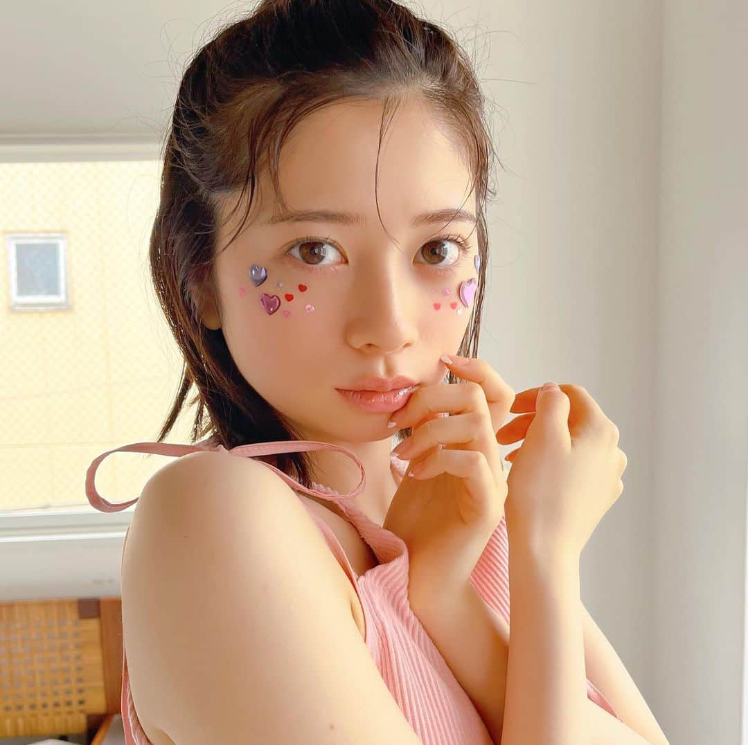 のインスタグラム：「6/12発売🩷ar7月号のオフショ解禁!! トップバッターは… 今月から新連載スタート♡桜田ひよりさんです🌸  連載名は #ひよりだいありー 🍒💘🌈  俳優でもモデルでもない "純度200%の桜田ひより＂をたっぷりお届け🫶  記念すべき初回ページは 期待を裏切らない可愛いさです🥹  ぜひお早めのご予約を…✈️  #ストーリーズをチェック !! #4スライド目のコメント動画も要チェック 👼 #桜田ひより #ひよりだいありー #ar7月号  #ar #armagazine #trend」