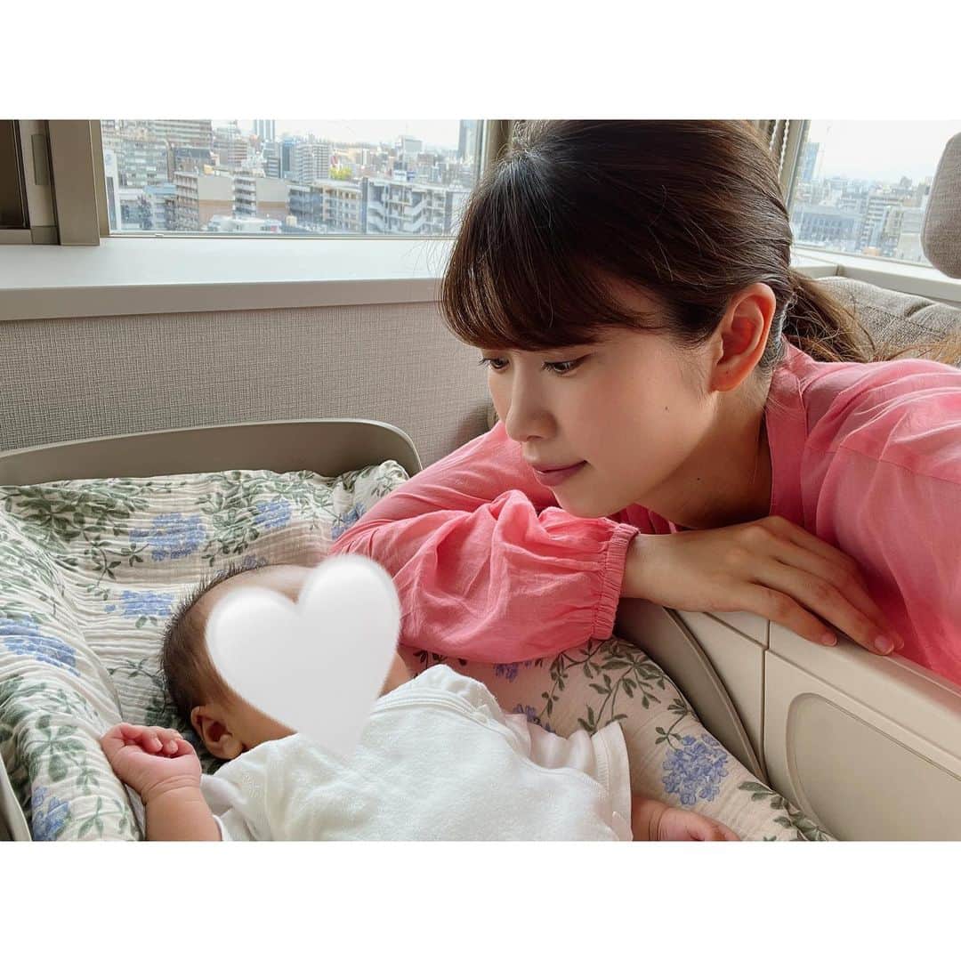 玉巻映美のインスタグラム：「． 皆さま、お久しぶりです！ ひとつ前の投稿にたくさんのあたたかいコメント、 ありがとうございました🥹🙏 ⁡ 新しい生活に少しずつ慣れてきました！ 毎日慌ただしく過ぎて、気づけばもう6月？！ ⁡ 👶の初めての公園デビューは 6月とは思えない暑さと、 もうすでに蚊が飛んでいて、 慌ててすぐさま退散しました。笑 ⁡ またぼちぼちマイペースに更新します🙋‍♀️」