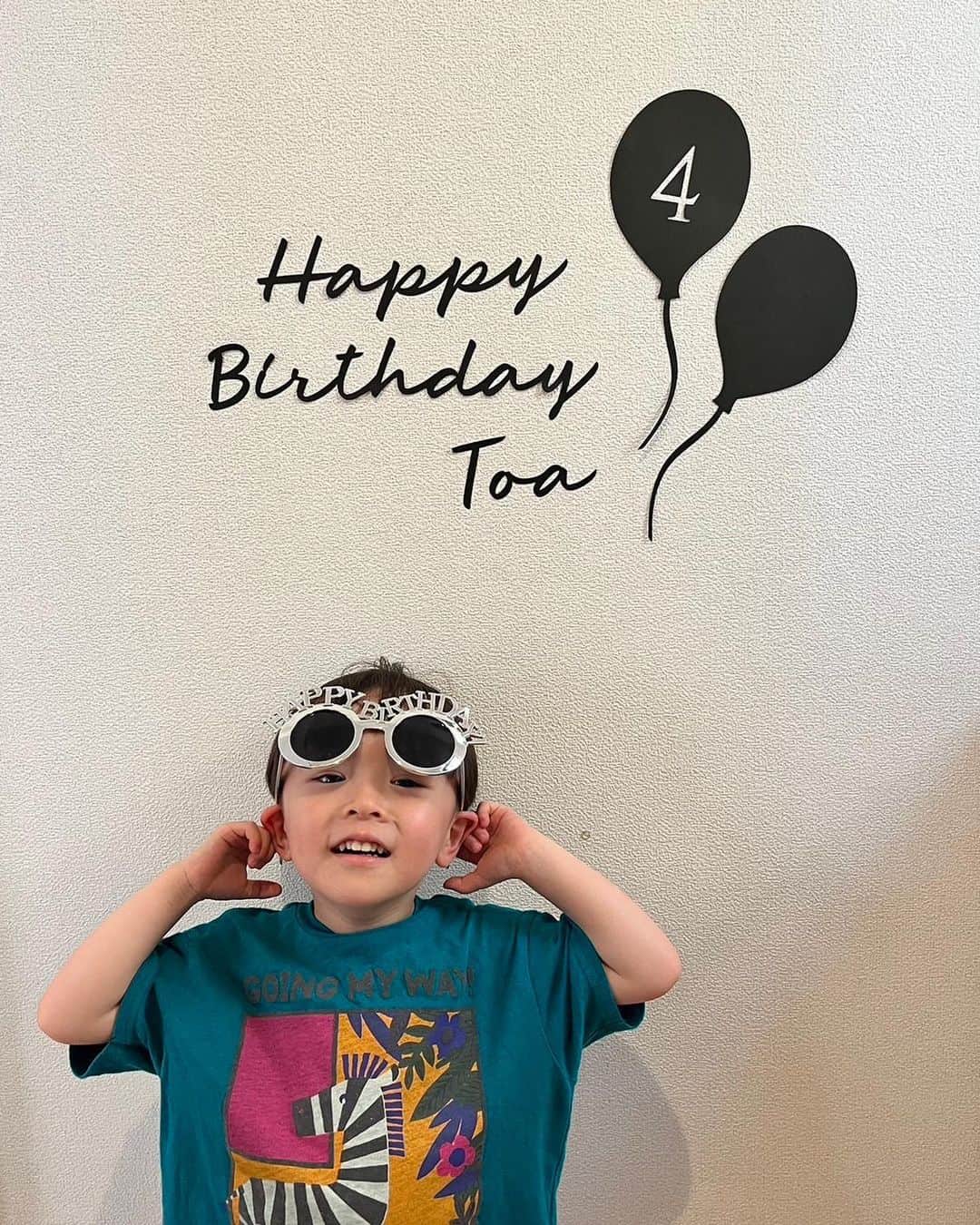 菊池大介のインスタグラム：「・ ・ ・ Happy Birthday👶❤️  4歳㊗️🎉✨  子供の成長は早いな〜  誰に似たのか コミュ力抜群、人見知りゼロ  成長が楽しみだ😎🔥  #息子 #誕生日 #おめでとう #愛してる」