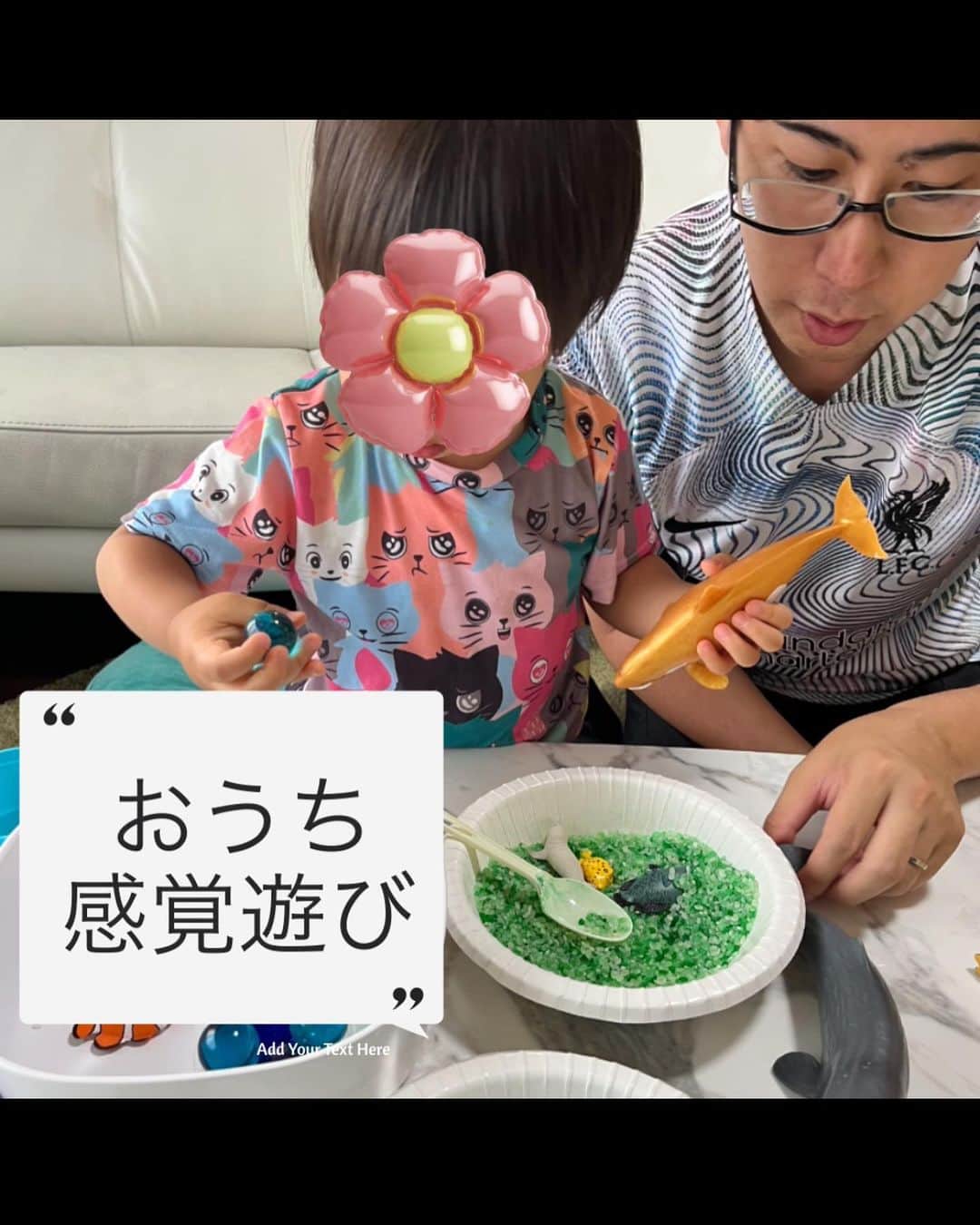 のインスタグラム：「ちびいむが大好きな遊びを紹介するよ！ . . . 材料 古くなったお米 フードカラー（液体） 手指消毒液 . . . お米にフードカラーを数滴かけて混ぜてから手指消毒液をかけて乾燥させてカラーライスをつくるよ。あとはテーマを決めてフィギュアやビー玉と一緒に自由に並べて遊ぶだけ！ 今回は「海の世界」をテーマにしたよ。 . . . ちびいむは実験が大好きで、一度集中しだしたら試行錯誤を重ねながら何回も遊んでるよ( ´∀｀) みんなもやってみてね！ . . . #子育て #おうち実験 #知育 #2歳 #育児 #育児記録 #実験あそび #センサリープレイ #2歳男児 #おとこのこパパ #おとこのこママ #おうち知育」