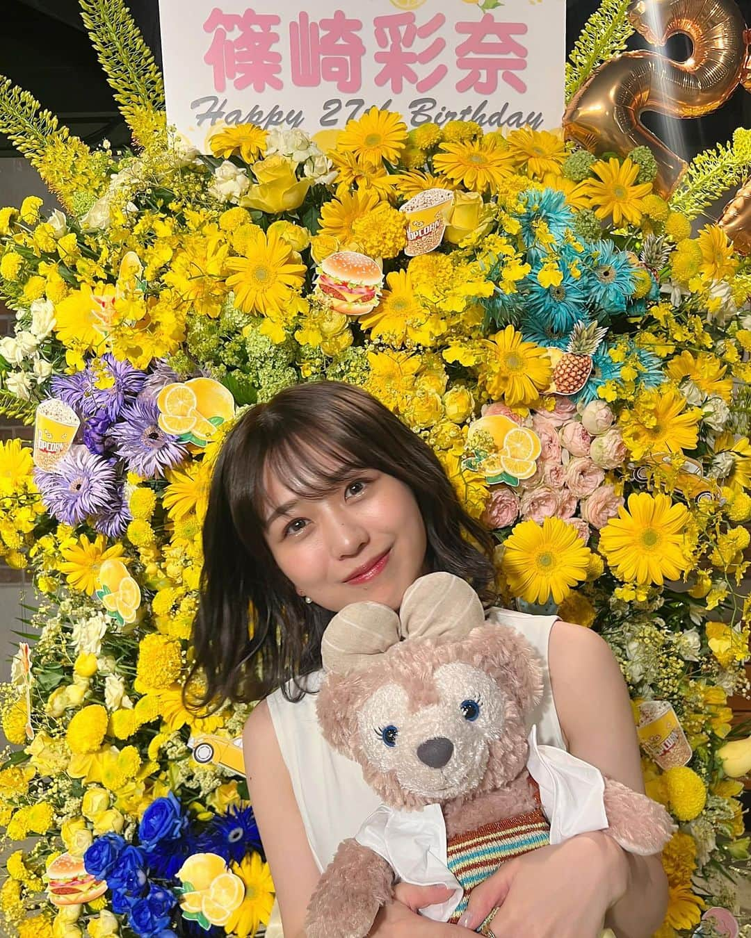 篠崎彩奈さんのインスタグラム写真 - (篠崎彩奈Instagram)「🌻 27歳の生誕祭をしていただきました🎂 もう何回も生誕祭やらせていただいてるのに やっぱりまだ慣れなくて緊張した、、笑 大好きなメンバーに囲まれて 大好きなファンの皆さんにお祝いしていただく あの空間が私は大好きです。 幸せな時間を一緒に過ごしてくれて ありがとうございました☺️  そして！卒業発表はしませんでしたが！笑 この度youtubeチャンネルを開設することを 発表させていただきました！ これからたくさん投稿していく予定なので ぜひみなさんチャンネル登録 よろしくお願いします♡  どんなチャンネルになるか楽しみ🧸ワクワク  ぽんこつで手のかかるわたくしですが 今後ともよろしくお願いします🥹🤍」6月7日 22時33分 - ayana.s_official