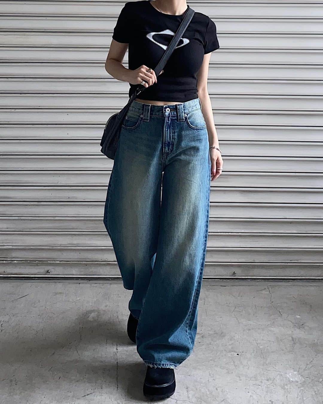 室原彩夏のインスタグラム：「ㅤㅤㅤㅤㅤㅤㅤㅤㅤㅤㅤㅤㅤ 今週金曜日、再々入荷のraps denim🥺💖💦 ㅤㅤㅤㅤㅤㅤㅤㅤㅤㅤㅤㅤㅤ ㅤㅤㅤㅤㅤㅤㅤㅤㅤㅤㅤㅤㅤ #LAGUAGEM #LAGUA_DENIM」