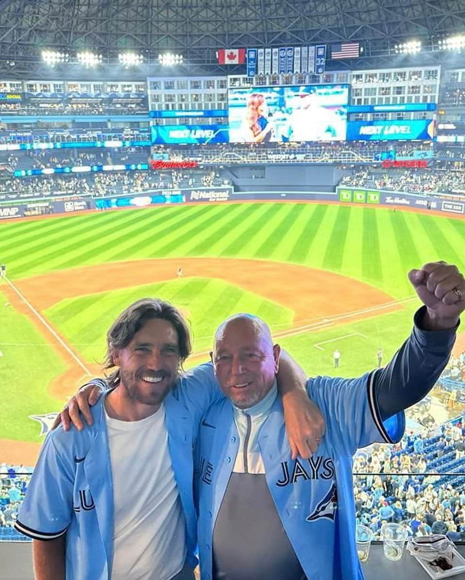 トミー・フリートウッドのインスタグラム：「When in Toronto @bluejays!!」