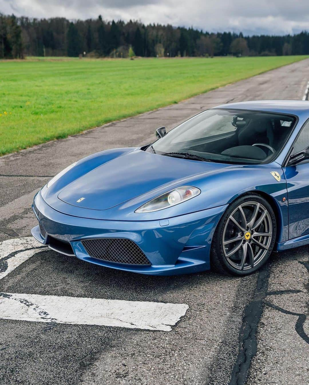 CarsWithoutLimitsさんのインスタグラム写真 - (CarsWithoutLimitsInstagram)「Blu Mirabeau Ferrari F430 Scuderia  📸 @alexpenfold   #carswithoutlimits #ferrari #f430 #ferrarif430 #f430scuderia #ferrarif430scuderia #v8」6月7日 22時55分 - carswithoutlimits