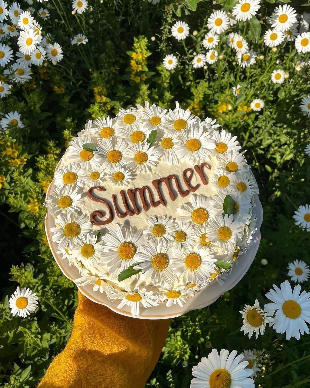 SHEINのインスタグラム：「The recipe for a sweet summer calls for one cup of flour and a whole lot of flower 🎂🌼😉 @katerynache  #SHEINinspo」