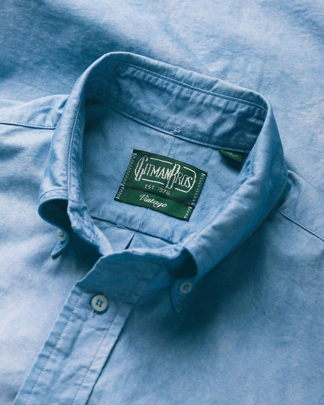 ギットマンブラザーズのインスタグラム：「Releasing tomorrow on our website: seven organic Indian indigo garment-dyed Oxfords made in collaboration with Brooklyn-based textile studio @jessandralondon Each shirt was submerged in an indigo solution five times for two minutes each, giving them a textured and rich color tonality #MadeInUSA #DyedInBrooklyn」