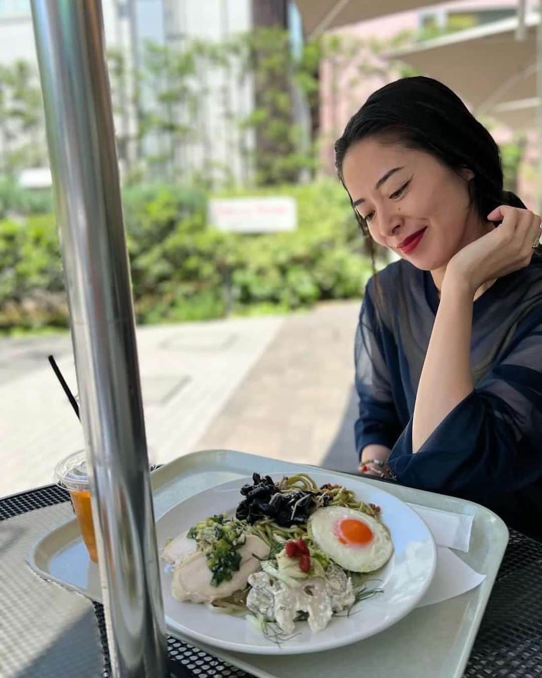 花楓のインスタグラム：「今日もくみたんの笑顔で 充電されました🦭🔋❤️‍🔥  欲しいモノだらけだった🥻🦭  太陽の下でお話しするって 気持ちいい🌞  thank you for all❤️‍🔥  @lacasita522 🤍 @cityshop.tokyo」