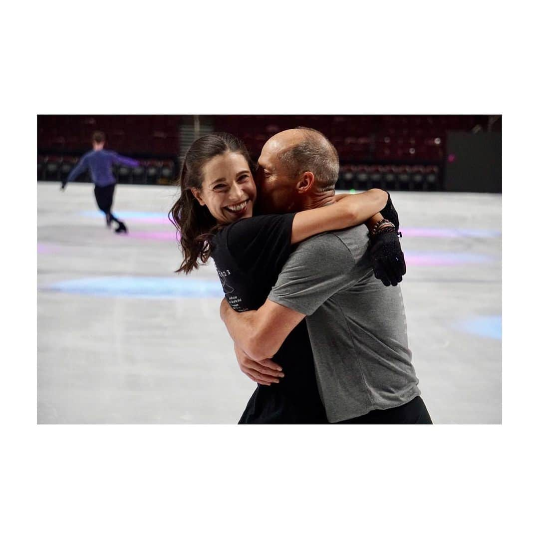 アリッサ・シズニーさんのインスタグラム写真 - (アリッサ・シズニーInstagram)「It’s difficult to put into words how thankful I am for this man. Life and love aside, and just speaking of skating for the moment, you’ve inspired me, motivated me, pushed me, supported me, encouraged me, and loved me on the ice, no matter what. It’s an honor to have been able to share the ice every day with you for the last couple of years, to share the quiet ice sessions and a little bit of the spotlight with you. I love watching you skate, and I know how much love and effort and hard work you put into making the difficult look so fun and easy. Most of all, thank you for giving me the gift of having my skating back. If it weren’t for your belief in me, your daily motivation and inspiration, I wouldn’t be able anymore to do the thing I love most ⛸️. Thank you for showing me how to trust and how to be brave. I know that you wouldn’t have stuck around this long, so thanks for pushing through the hard times and the early and late hours with me so that we could do this together for a little while ❤️. I’m so grateful that we could motivate and inspire and entertain each other, but most of all, I’m grateful to have you by my side on the ice and off the ice. You’re the best! From the bottom of my heart, congratulations on 30 years of Stars on Ice and plus all those many more years of being such an amazing and inspiring skater!」6月7日 23時22分 - lissastarr