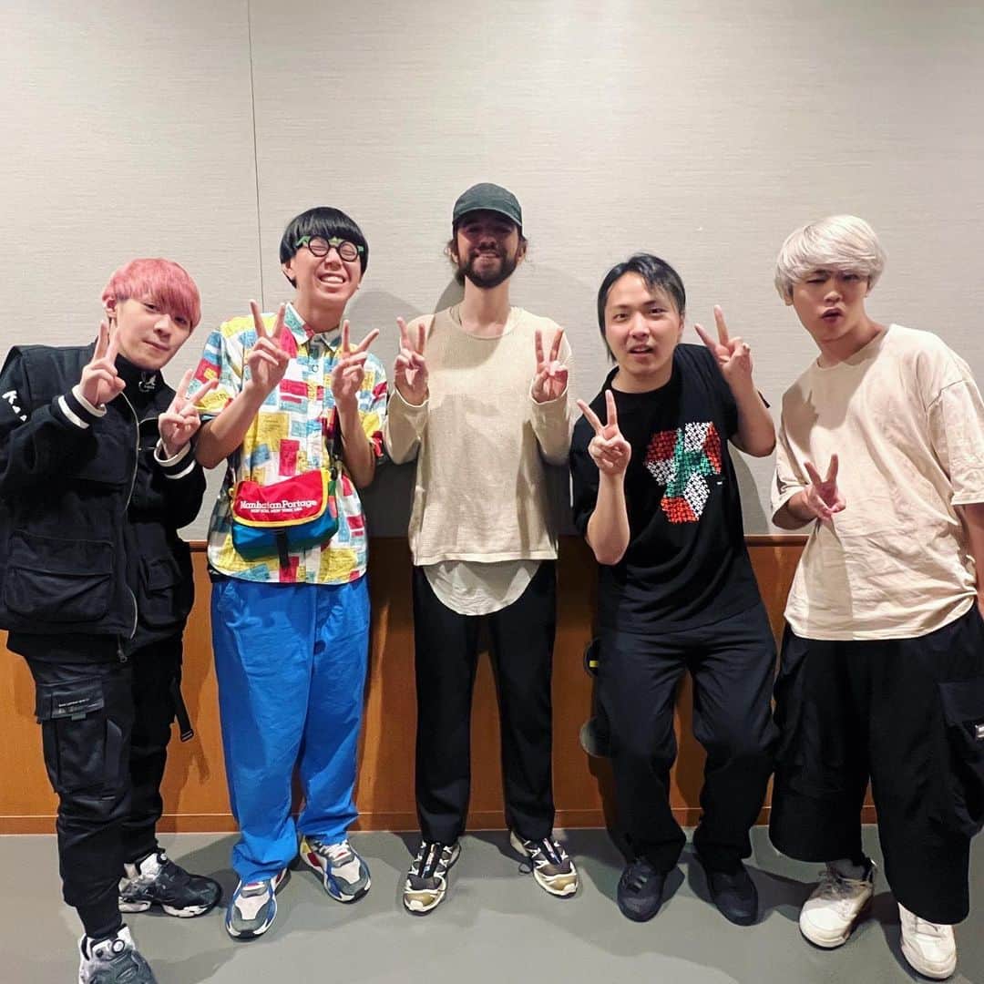 SO-SOさんのインスタグラム写真 - (SO-SOInstagram)「Madeon Japan Tour   We will show together tomorrow in Osaka!  It's like a dream come true to be on the same stage with you😭😭😭  Let’s goooooooooooooo  @madeon   #SOSO #SARUKANI #Madeon」6月7日 23時18分 - so_so_looper