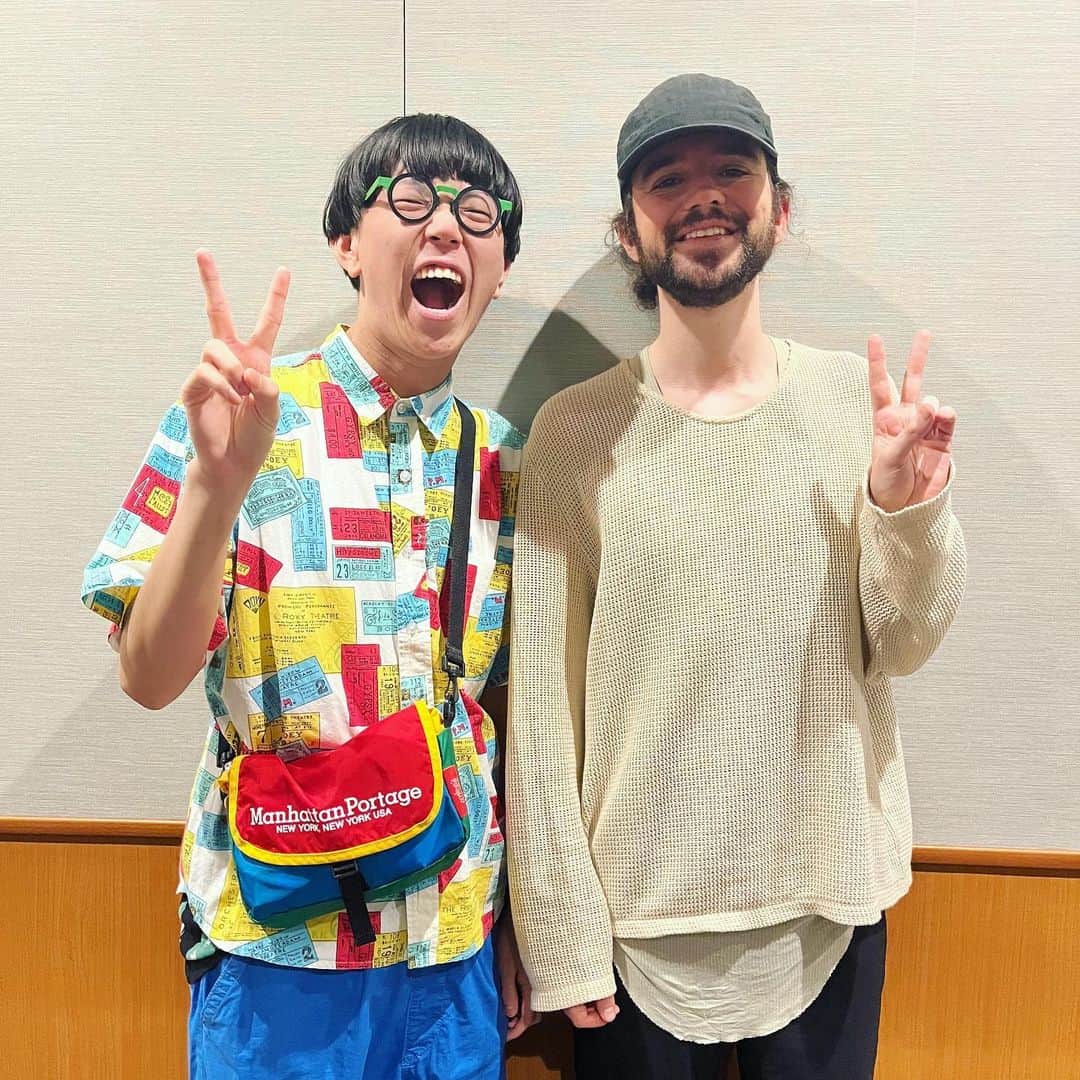 のインスタグラム：「Madeon Japan Tour   We will show together tomorrow in Osaka!  It's like a dream come true to be on the same stage with you😭😭😭  Let’s goooooooooooooo  @madeon   #SOSO #SARUKANI #Madeon」