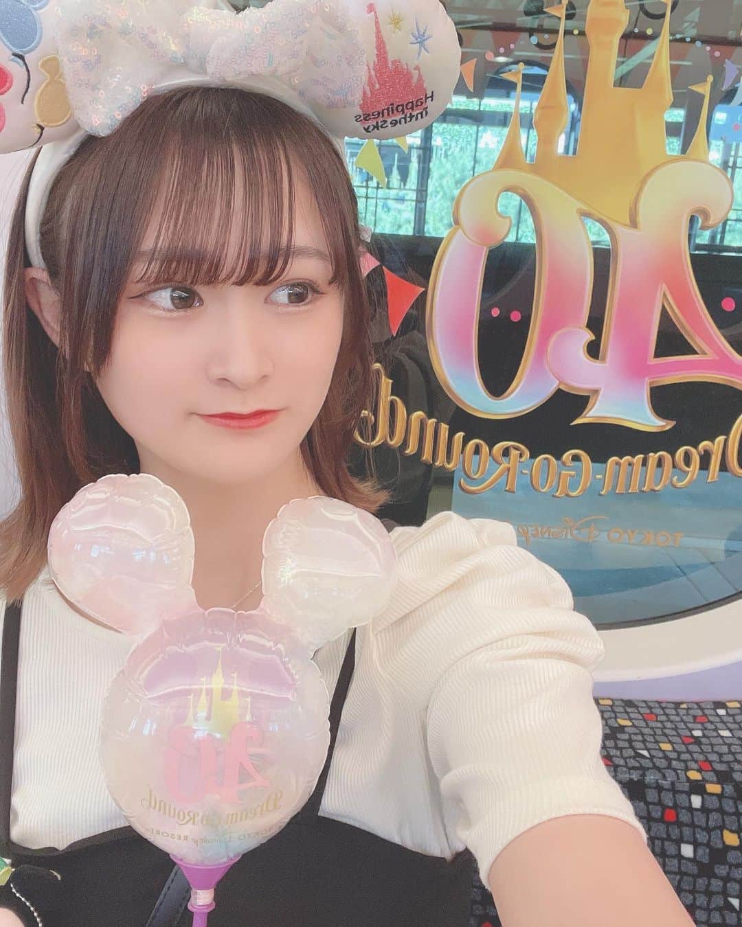 のインスタグラム：「. We can shine from within Cuz the magic never ends  Living in color ・ 僕たちは内側から輝ける だって魔法は永遠に解けないから  カラフルに生きよう ・ ・ #リビングインカラー #dreamgoround #harmonyincolor #disney #disneyland #40周年」